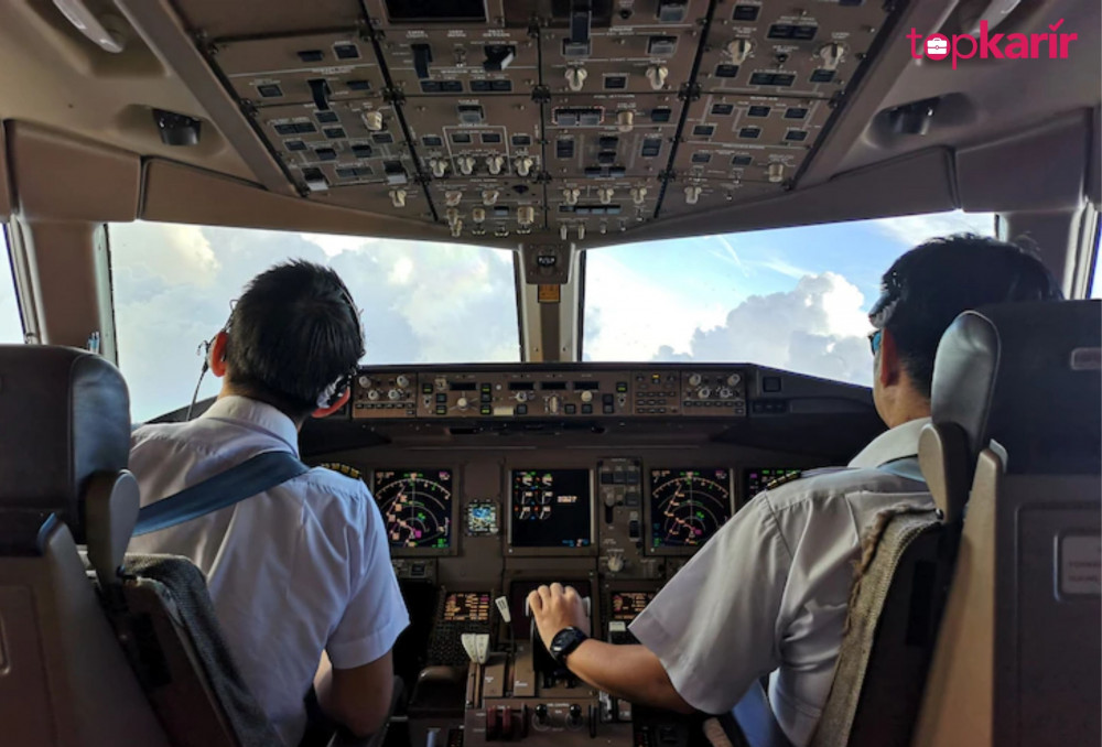 Ini Tugas dan Kisaran Gaji Pilot di Indonesia 2022 | TopKarir.com